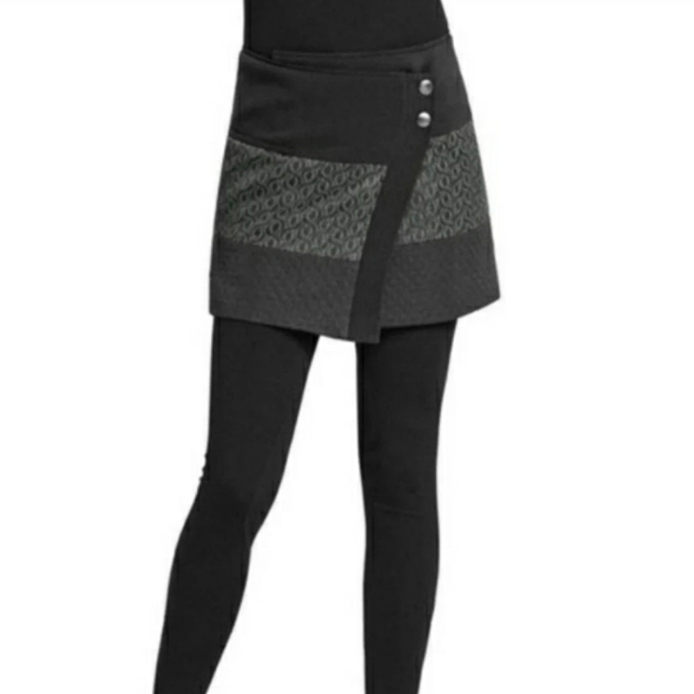 CAbi Black Quilt Textured Print Wrap Mini Skirt XSmall - Picture 13 of 14